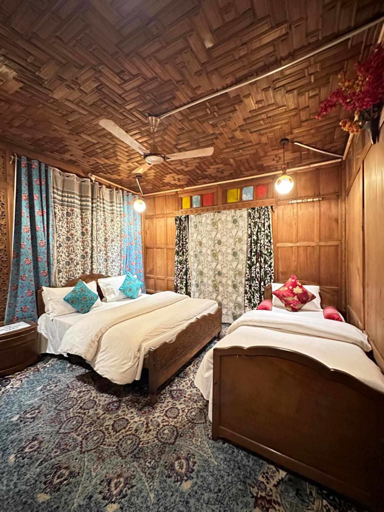 Lake Palace Group Of House Boats Srīnagar Екстериор снимка