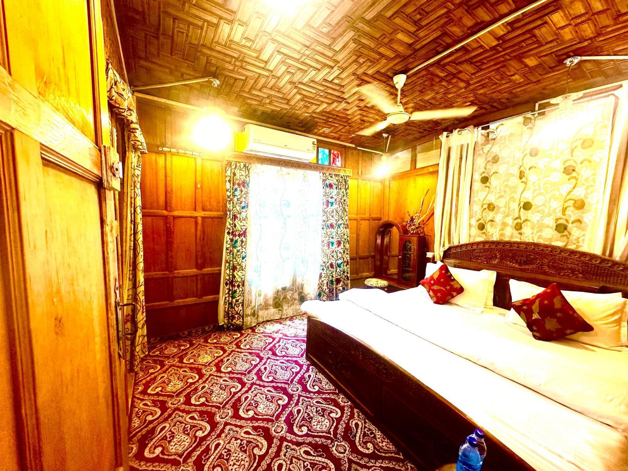 Lake Palace Group Of House Boats Srīnagar Екстериор снимка