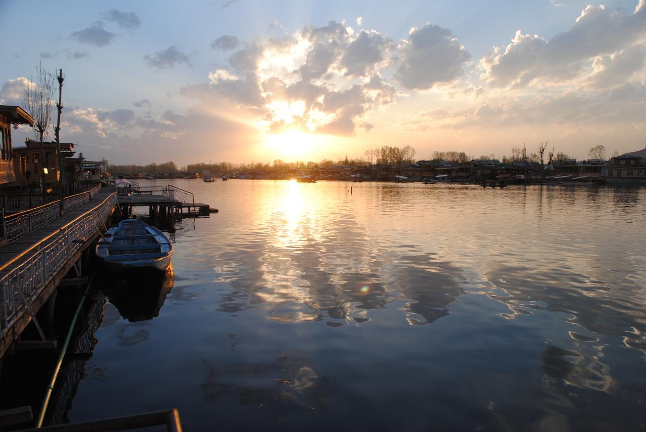 Lake Palace Group Of House Boats Srīnagar Екстериор снимка