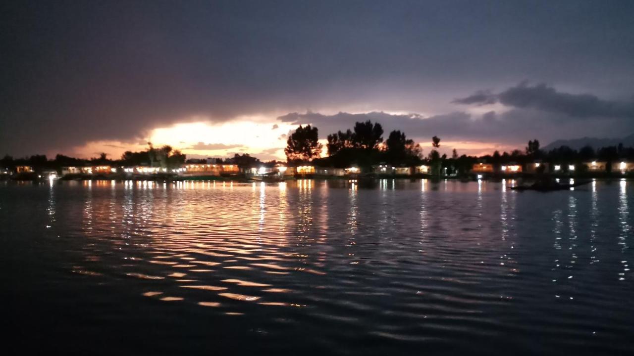 Lake Palace Group Of House Boats Srīnagar Екстериор снимка